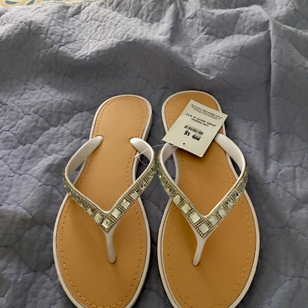 NewWhite flip flops with rhinestones  size 9-10
